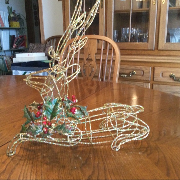 Gold Wire Sitting Christmas Winter Holiday Reindeer - Picture 2 of 3